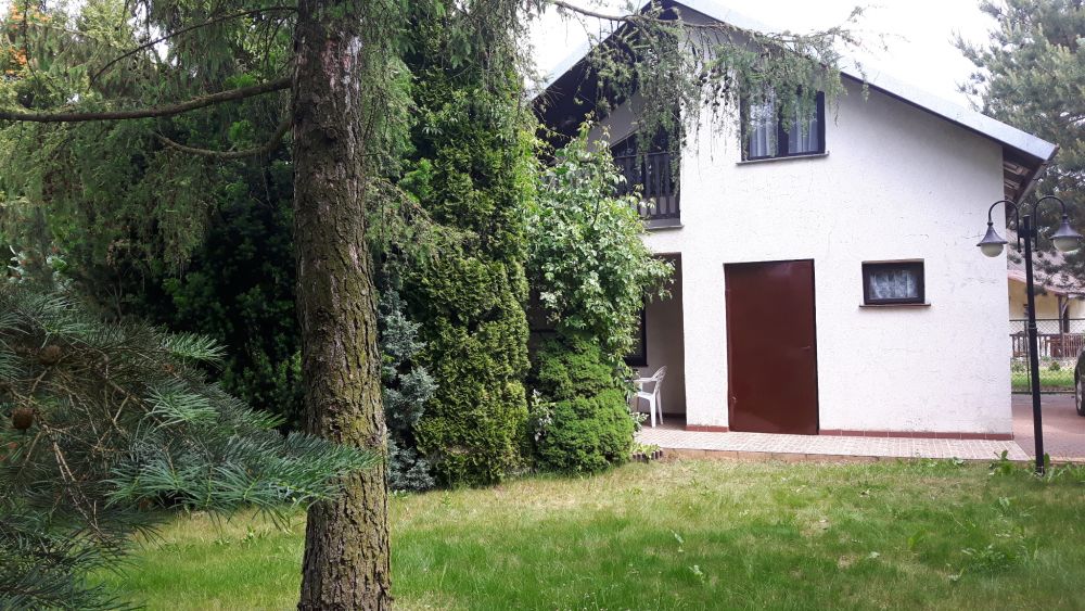 Samodzielny dom z ogrodzoną działką nad jeziorem Ługowskim