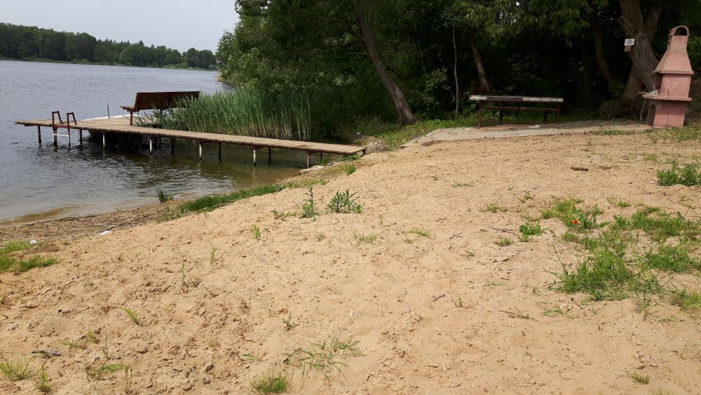 Samodzielny dom z ogrodzoną działką nad jeziorem Ługowskim
